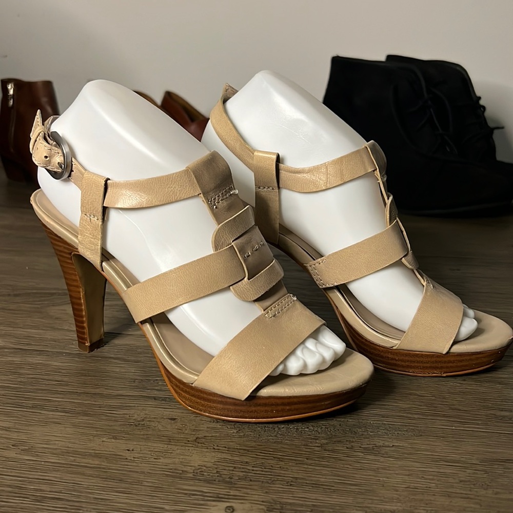 Franco Sarto Moped Shell le nude heels